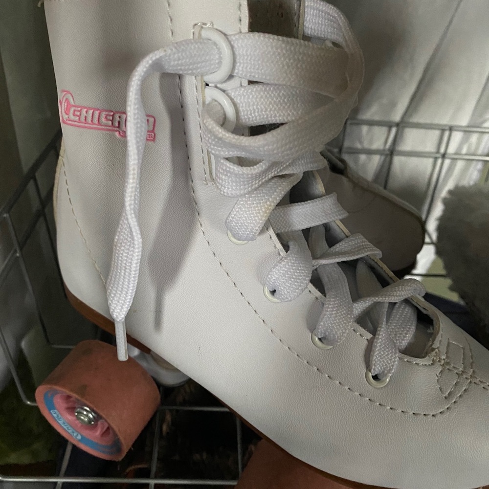 Girls rollerskates sz 1